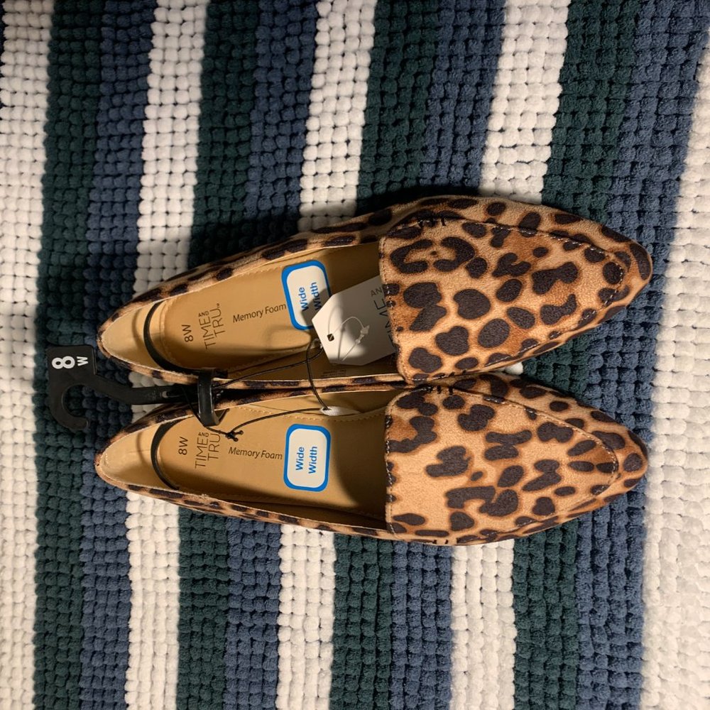 Time and Tru Women’s Animal Print Flats - Picture 11 of 11